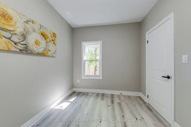 Additional image 14 of 176 Garside Ave