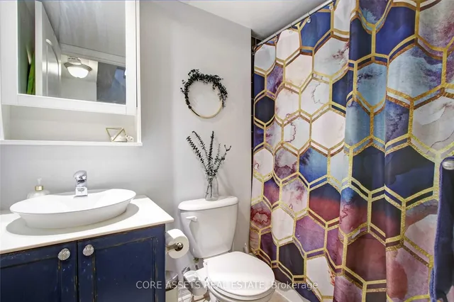 Additional image 12 of 819 Dundas St Unit 4