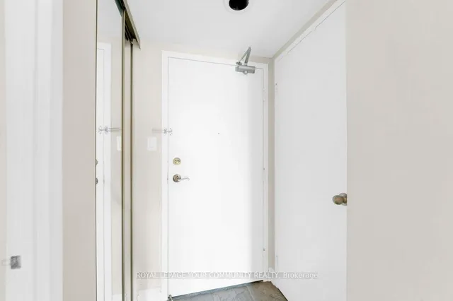 Additional image 8 of 633 Bay St Unit 2512