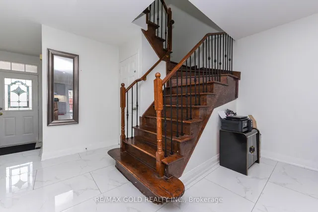 Additional image 8 of 17 Penguin Lane