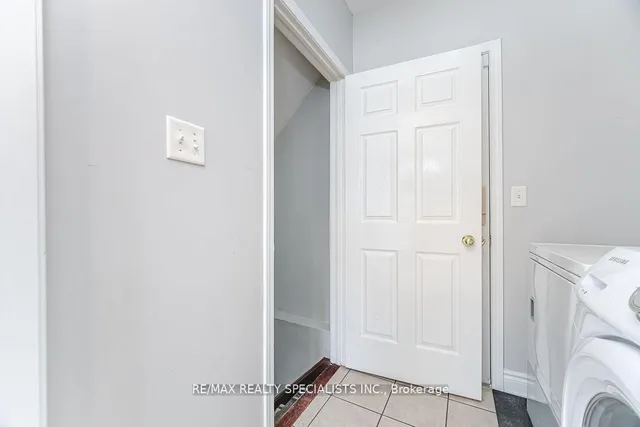 Additional image 38 of 8 Upshall Dr