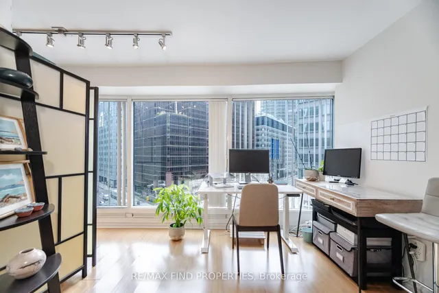 Additional image 21 of 33 University Ave Unit 704