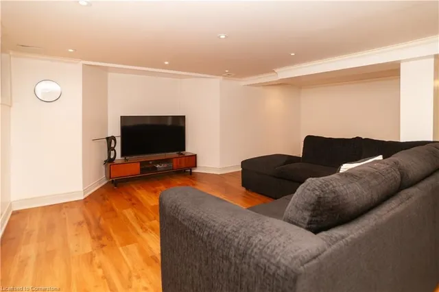 Additional image 31 of 136 Humbercrest Blvd