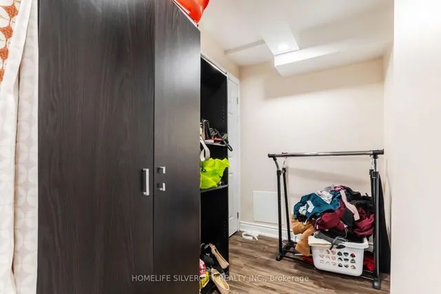 Additional image 43 of 32 Summerdale Cres