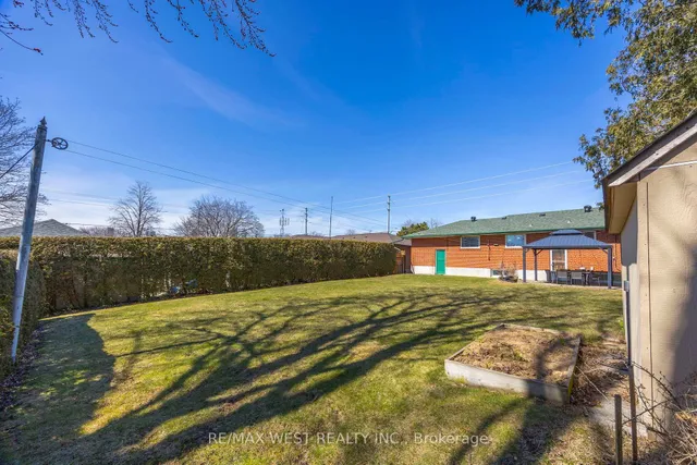 Additional image 33 of 588 Hyacinthe Blvd