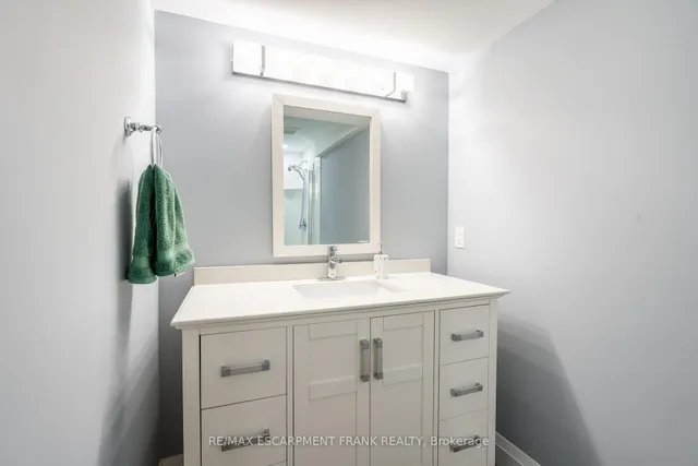 Additional image 40 of 36 Showcase Dr