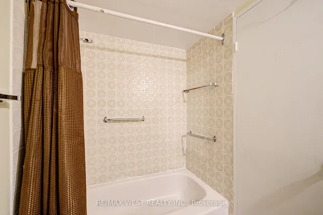 Additional image 33 of 150 Neptune Dr Unit 906
