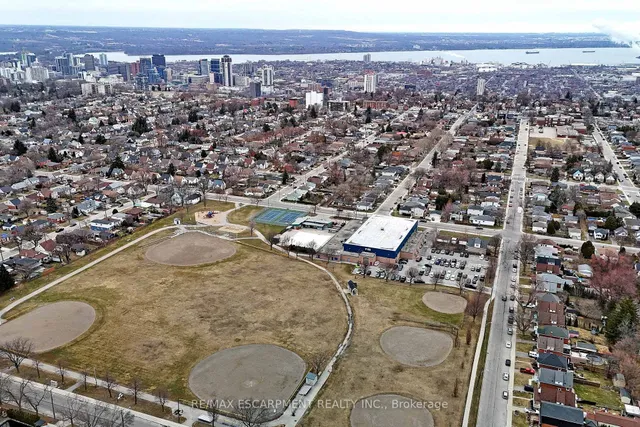 Additional image 43 of 37 Salem Ave