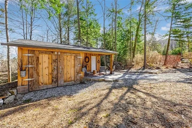 Additional image 40 of 8495 Appleby Line