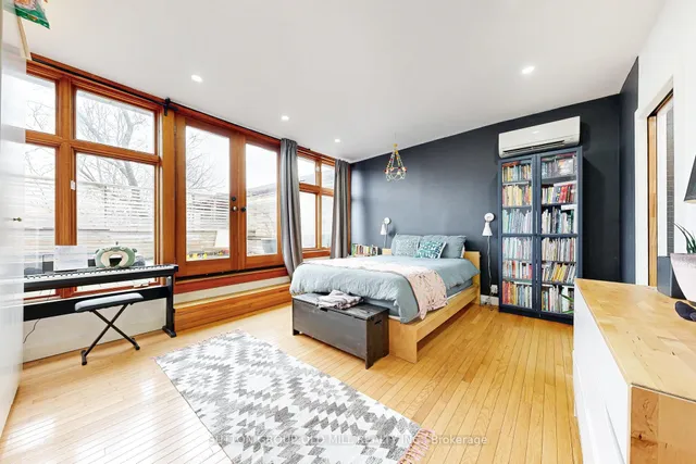 Additional image 32 of 1058 College St