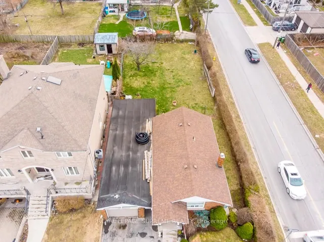 Additional image 15 of 109 Regina Ave