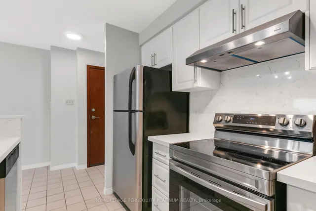 Additional image 6 of 10 Yonge St Unit 1008