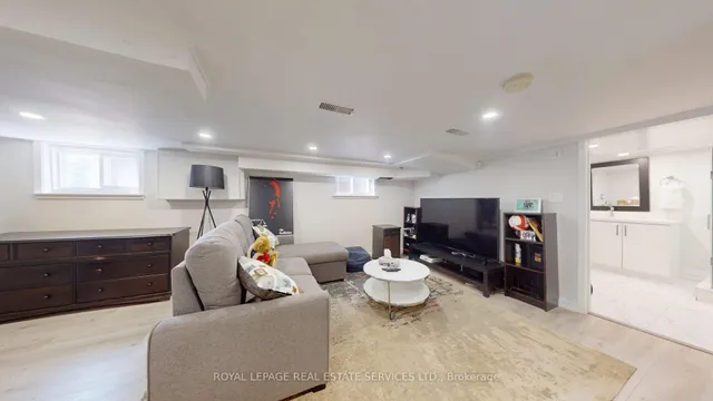 Additional image 29 of 168 Ronan Ave