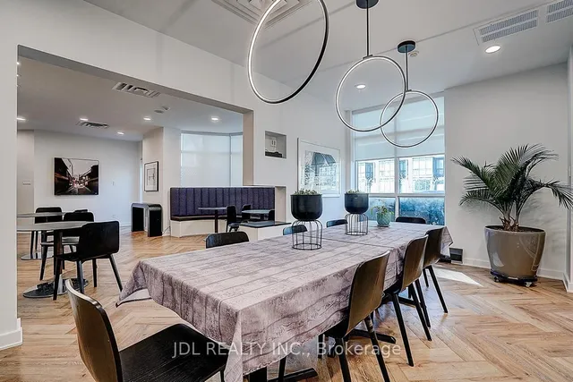 Additional image 33 of 600 Queens Quay Unit 711