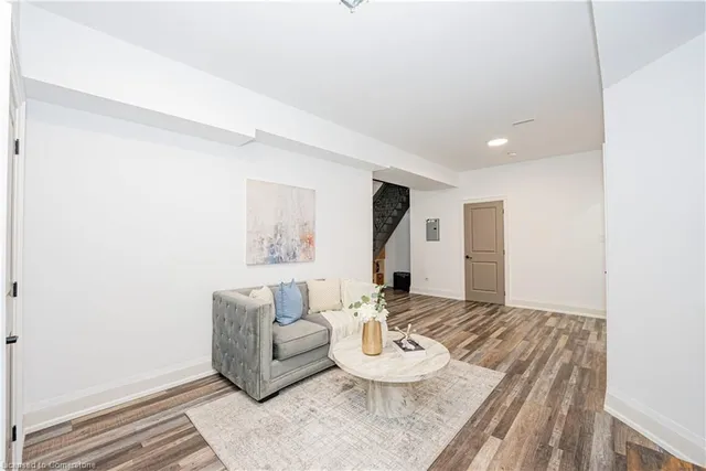 Additional image 36 of 23 Hillcrest Ave