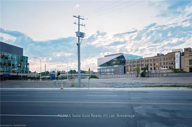 Additional image 18 of 410 King St Unit 124