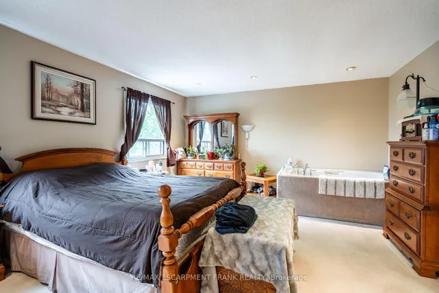 Additional image 24 of 12 Rossmore Ave