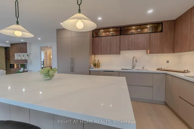 Additional image 10 of 447 Walmer Rd Unit 608