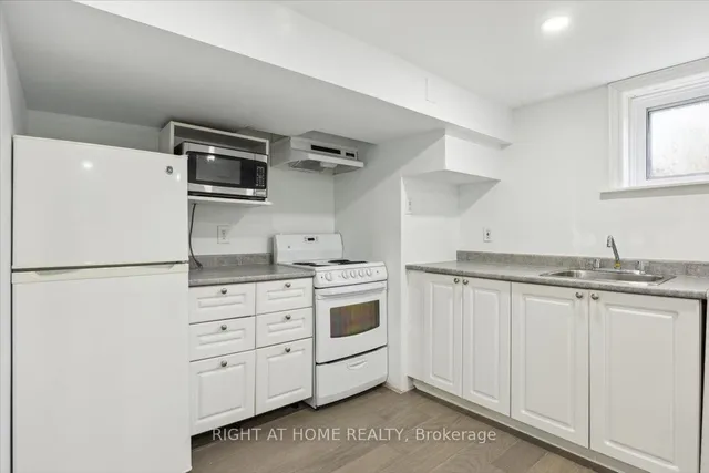 Additional image 16 of 887 Cosburn Ave