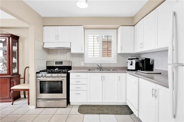 Additional image 8 of 21 Holyoake Dr