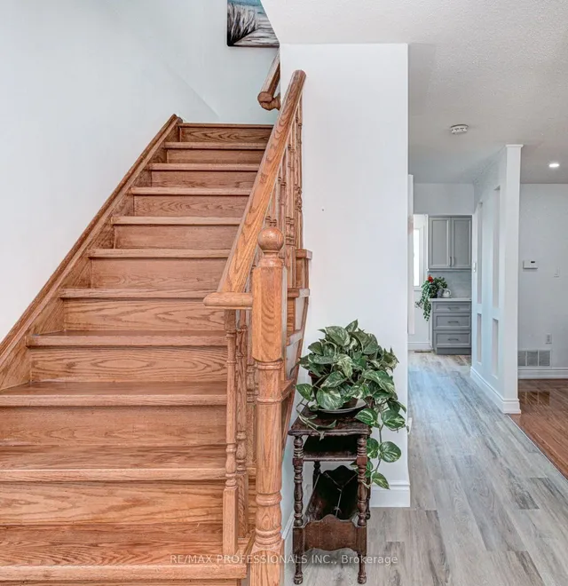 Additional image 5 of 2416 Malcolm Cres