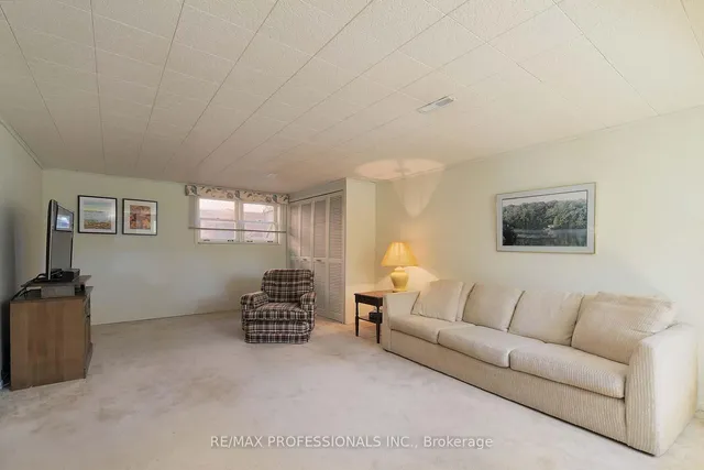 Additional image 27 of 36 Boxwood Rd