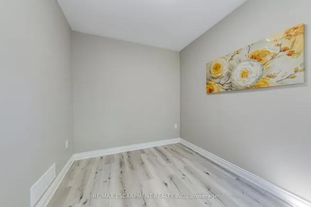 Additional image 13 of 176 Garside Ave