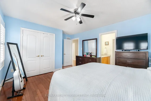 Additional image 25 of 18 Armani Lane