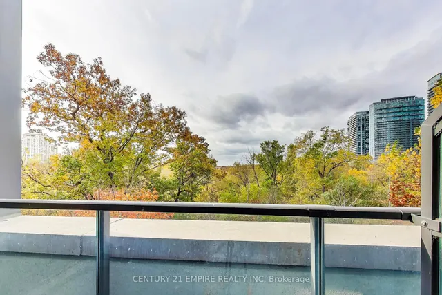 Additional image 29 of 36 Park Lawn Rd Unit 203