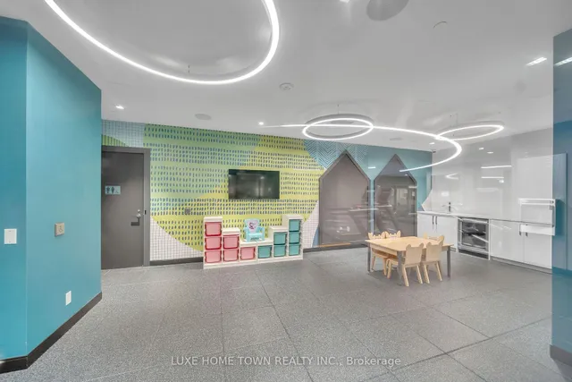 Additional image 34 of 286 Main St Unit 810