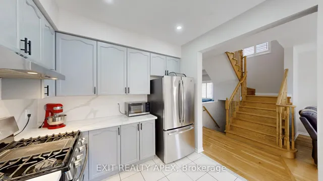 Additional image 15 of 77 Commodore Dr