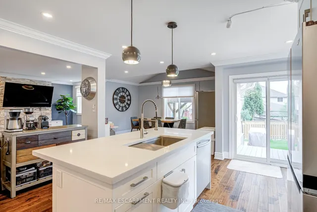 Additional image 18 of 7 Magenta Crt