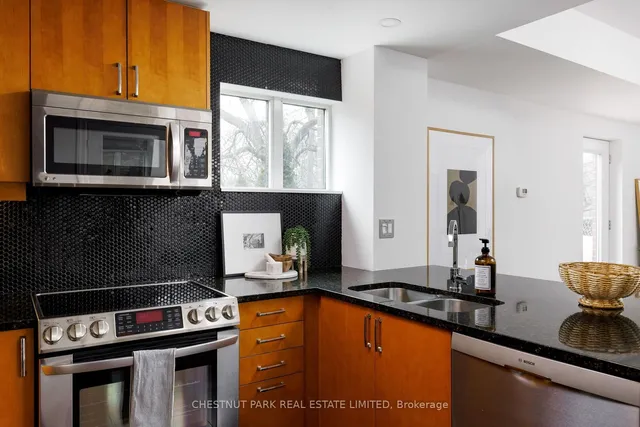 Additional image 17 of 901 Queen St Unit 228