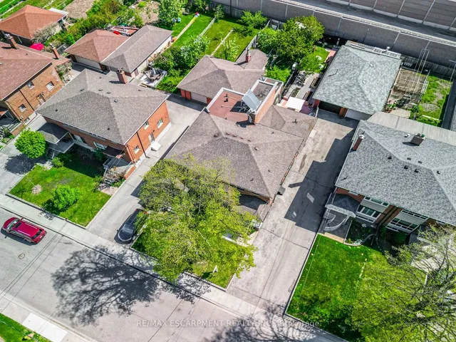 Additional image 41 of 35 Woodenhill Crt