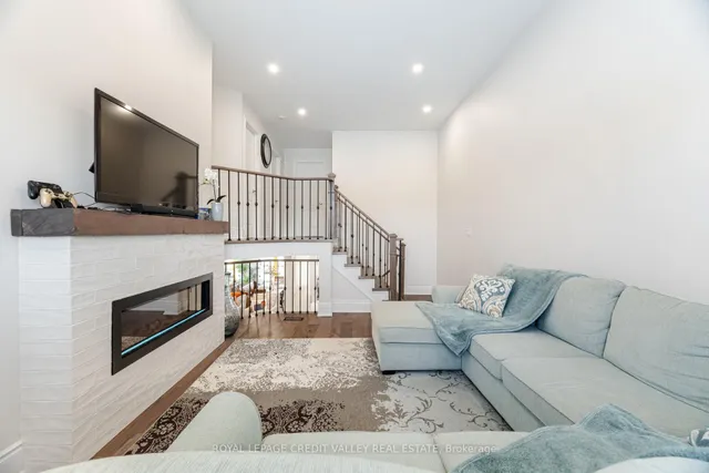 Additional image 21 of 2 Bramoak Cres