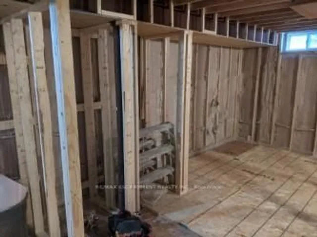 Additional image 49 of 152 Moore Cres