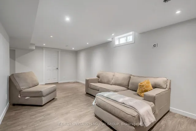 Additional image 29 of 2377 Cotswold Cres