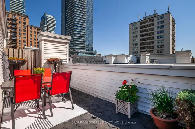 Additional image 20 of 100 Redpath Ave Unit 28