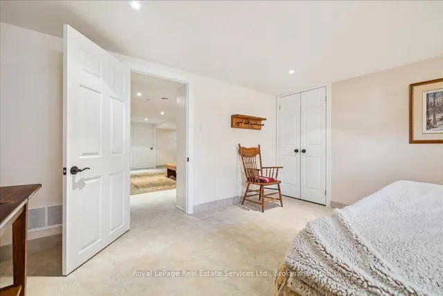 Additional image 39 of 246 Albion Ave