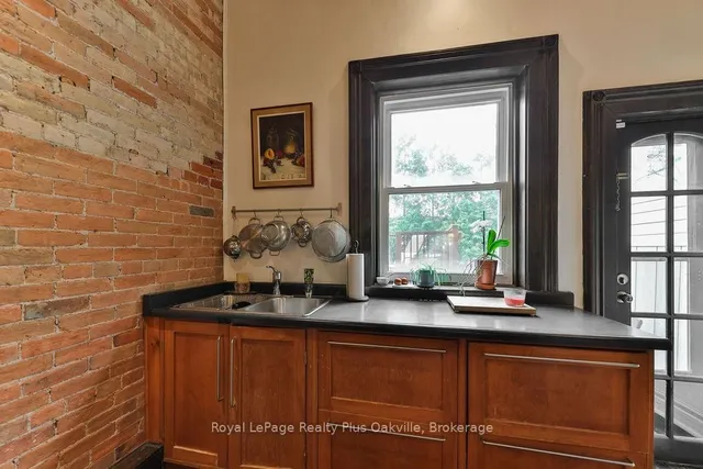 Additional image 17 of 14 Hatt St