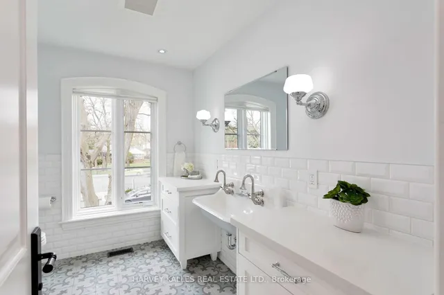 Additional image 33 of 4673 Dundas St