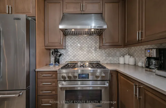 Additional image 17 of 29 Provost Tr