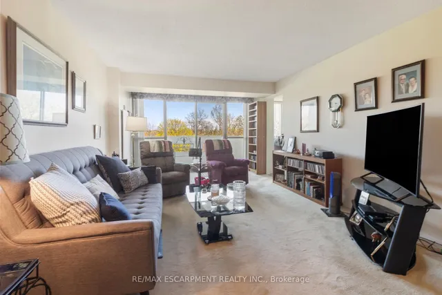 Additional image 8 of 5070 Pinedale Ave Unit 302