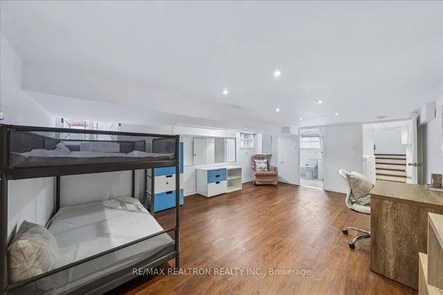 Additional image 42 of 17 Ranleigh Ave