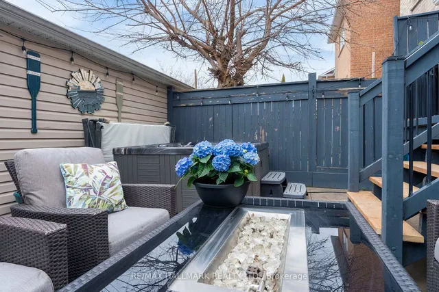 Additional image 43 of 99 Crossovers St