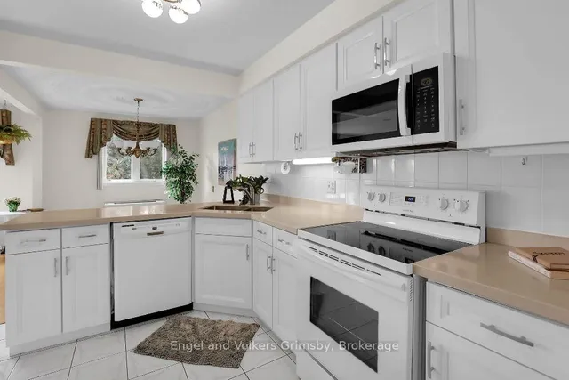 Additional image 8 of 3050 Pinemeadow Dr Unit 16