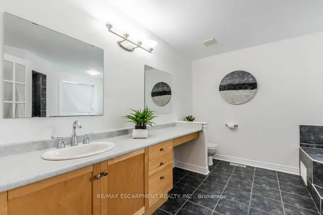 Additional image 37 of 8 Hackney Crt