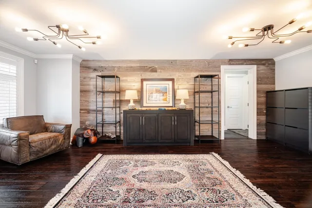 Additional image 39 of 608 Rosedale Cres