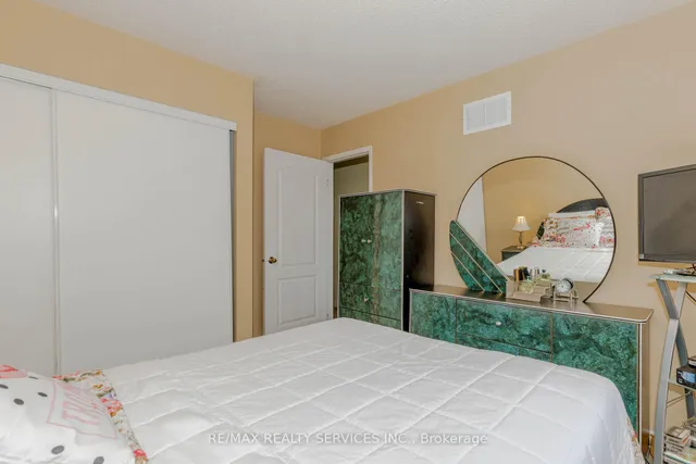 Additional image 33 of 66 Viceroy Cres