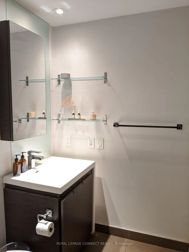 Additional image 13 of 1030 King St Unit 323